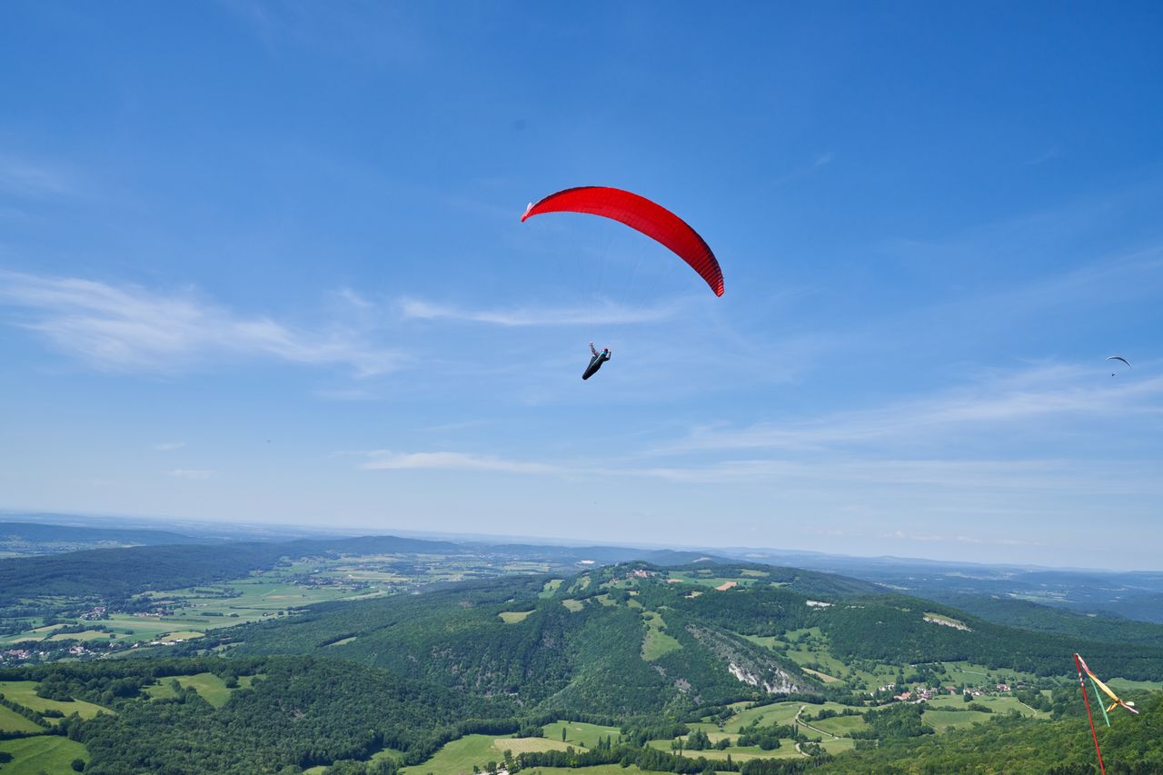Entrainement de parapente sur le Mont Poupet près de Salins les